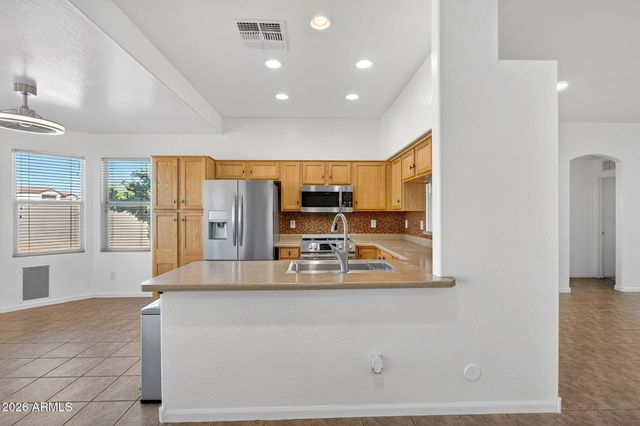 7520 W SOUTHGATE Avenue, Phoenix, AZ 85043