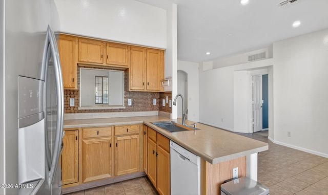 7520 W SOUTHGATE Avenue, Phoenix, AZ 85043