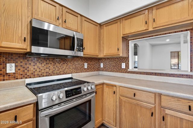 7520 W SOUTHGATE Avenue, Phoenix, AZ 85043