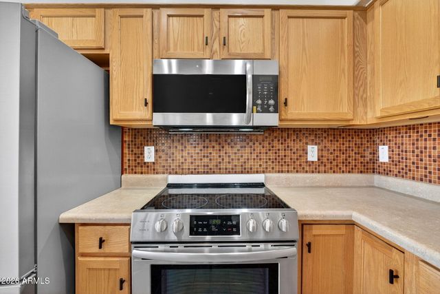 7520 W SOUTHGATE Avenue, Phoenix, AZ 85043