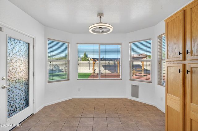 7520 W SOUTHGATE Avenue, Phoenix, AZ 85043