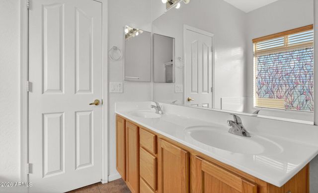 7520 W SOUTHGATE Avenue, Phoenix, AZ 85043