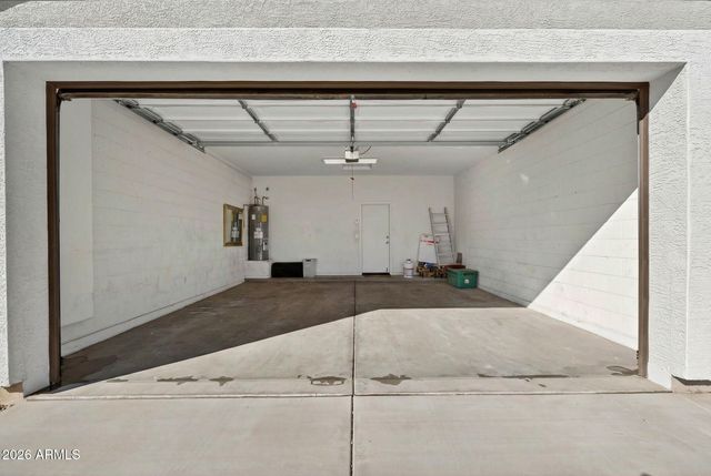 7520 W SOUTHGATE Avenue, Phoenix, AZ 85043