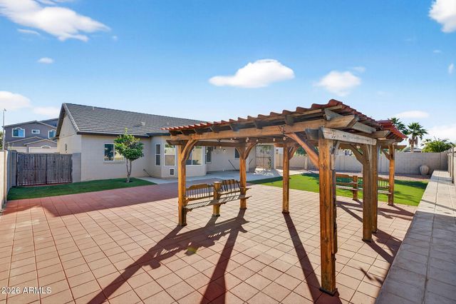 7520 W SOUTHGATE Avenue, Phoenix, AZ 85043