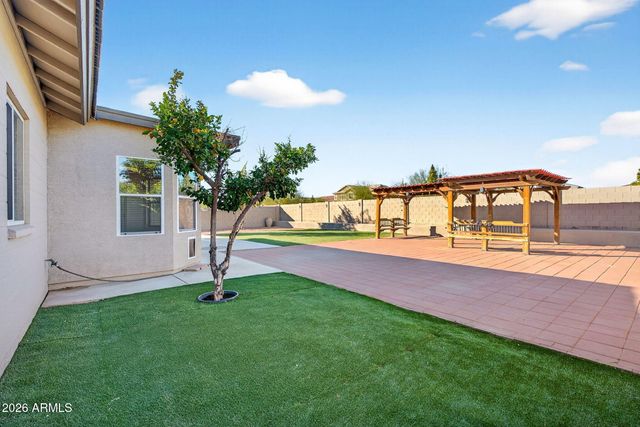 7520 W SOUTHGATE Avenue, Phoenix, AZ 85043