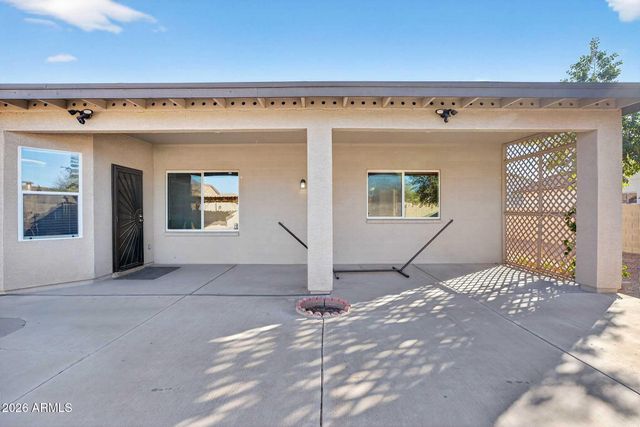 7520 W SOUTHGATE Avenue, Phoenix, AZ 85043