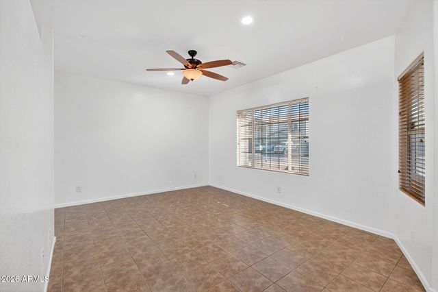 7520 W SOUTHGATE Avenue, Phoenix, AZ 85043