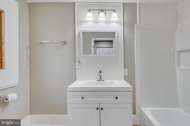 11 MAGNOLIA ST, Westville, NJ 08093