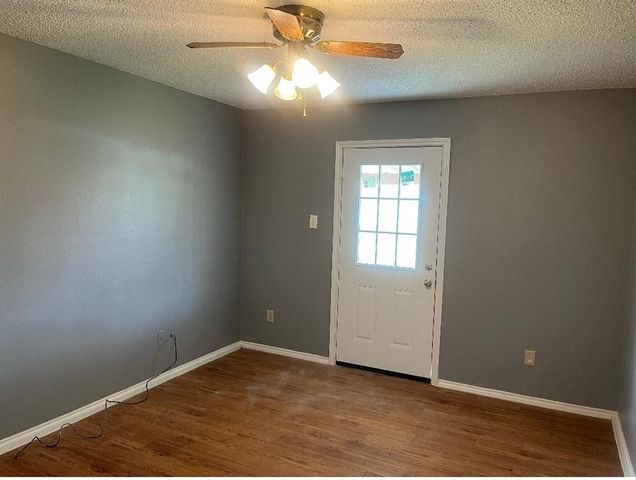 215 Christina Place, Grand Prairie, TX 75051