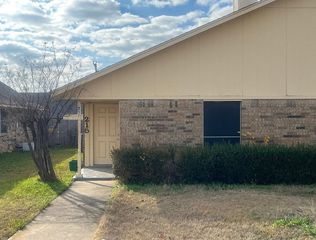 215 Christina Place, Grand Prairie, TX 75051
