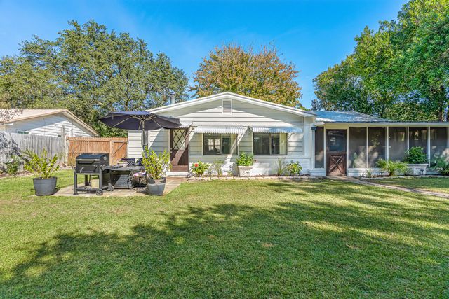 132 NW Loizos Drive, Fort Walton Beach, FL 32548