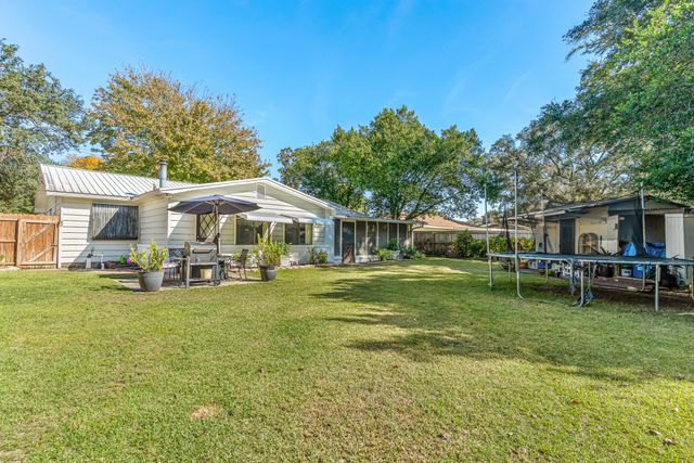 132 NW Loizos Drive, Fort Walton Beach, FL 32548