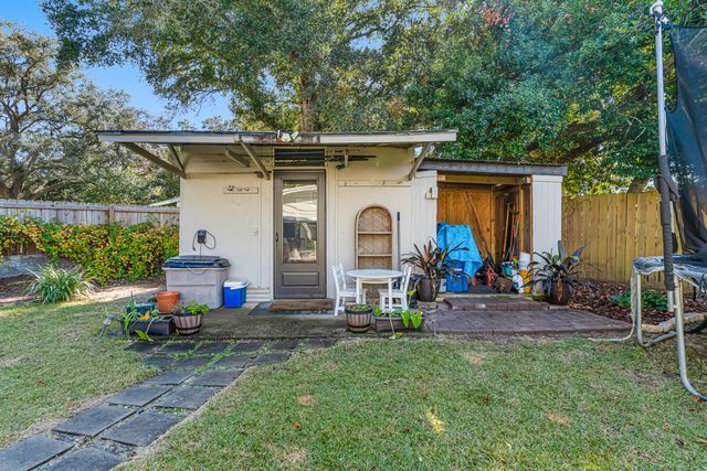 132 NW Loizos Drive, Fort Walton Beach, FL 32548