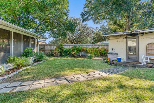 132 NW Loizos Drive, Fort Walton Beach, FL 32548