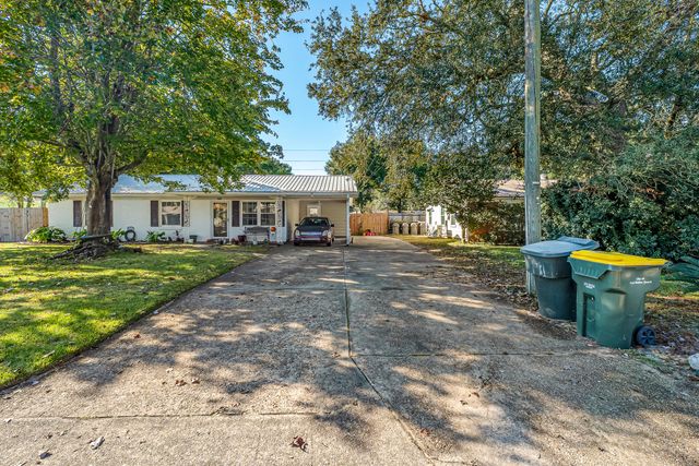 132 NW Loizos Drive, Fort Walton Beach, FL 32548