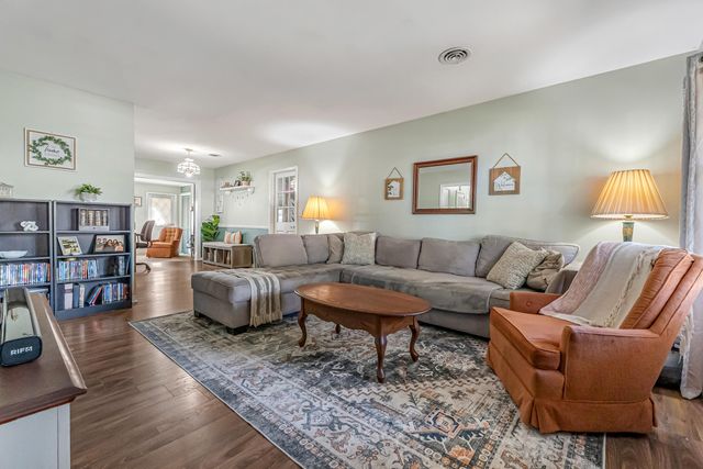 132 NW Loizos Drive, Fort Walton Beach, FL 32548