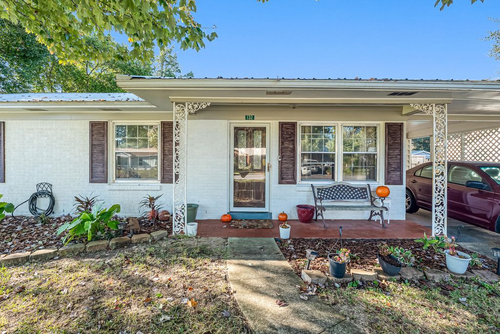 132 NW Loizos Drive, Fort Walton Beach, FL 32548