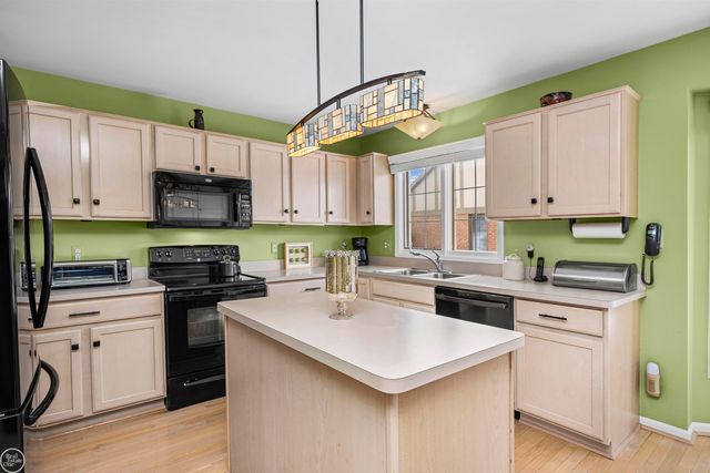 2800 Marissa Way, Shelby Twp, MI 48316