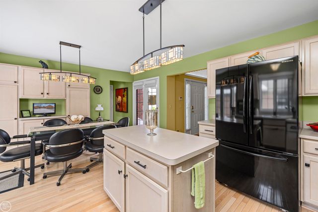 2800 Marissa Way, Shelby Twp, MI 48316