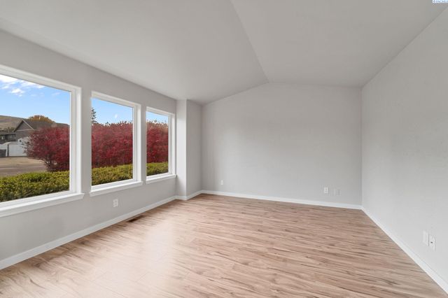 2102 W 37th, Kennewick, WA 99337