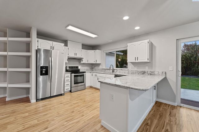 2102 W 37th, Kennewick, WA 99337