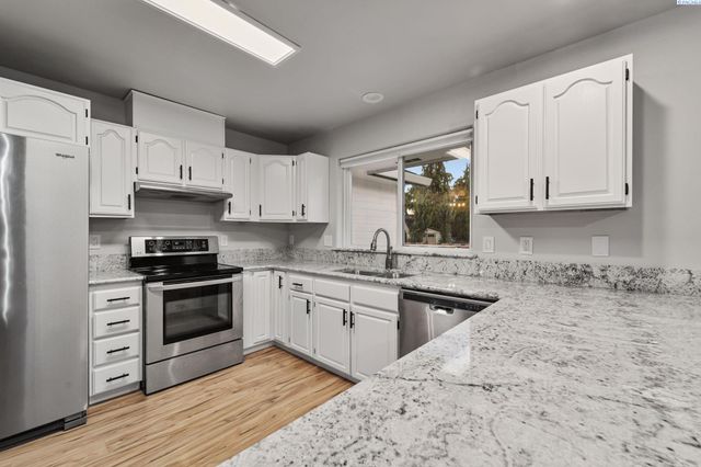 2102 W 37th, Kennewick, WA 99337