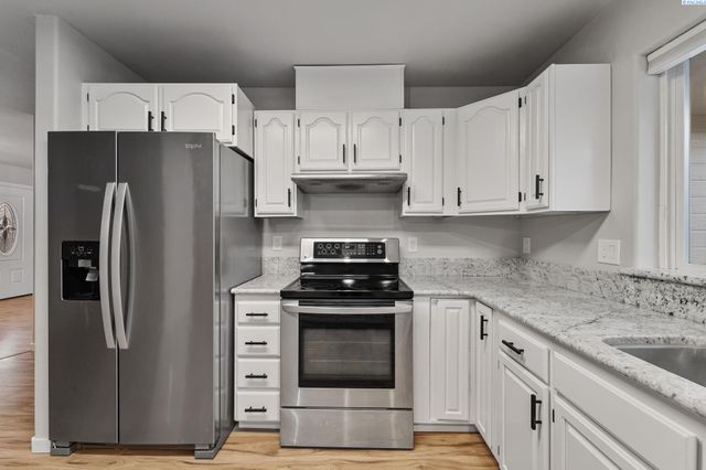 2102 W 37th, Kennewick, WA 99337