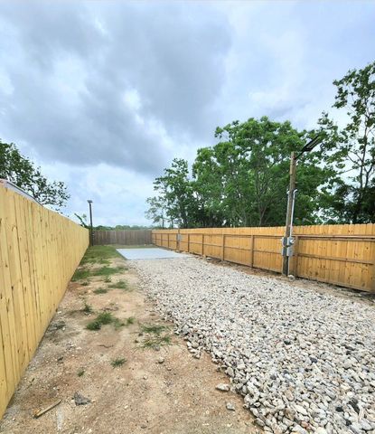 715 9th Street, San Leon, TX 77539