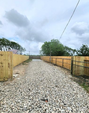 715 9th Street, San Leon, TX 77539