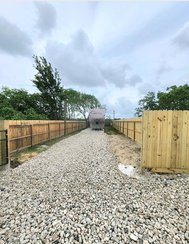 715 9th Street, San Leon, TX 77539