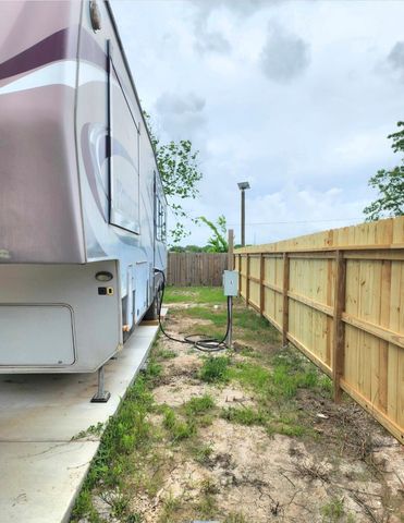 715 9th Street, San Leon, TX 77539