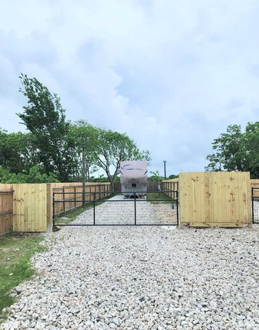715 9th Street, San Leon, TX 77539