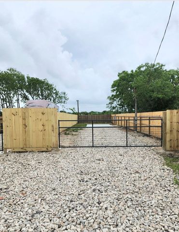 715 9th Street, San Leon, TX 77539