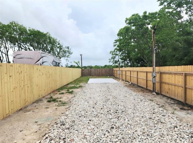715 9th Street, San Leon, TX 77539