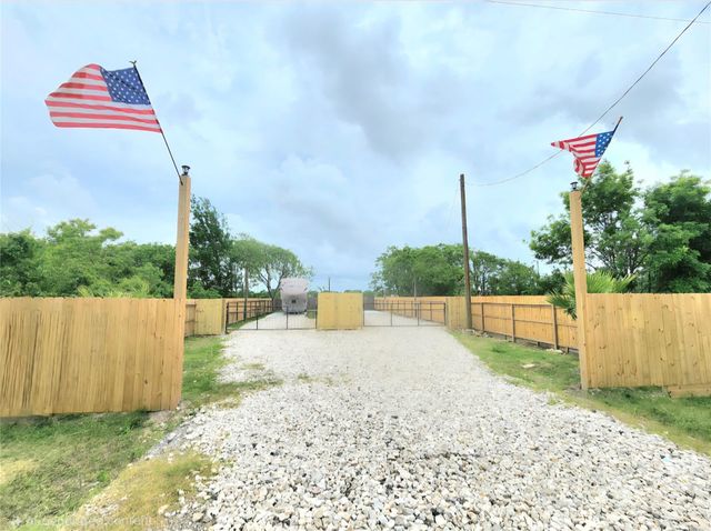 715 9th Street, San Leon, TX 77539