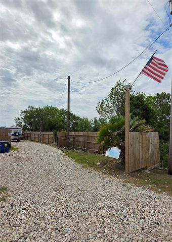 715 9th Street, San Leon, TX 77539
