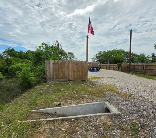 715 9th Street, San Leon, TX 77539