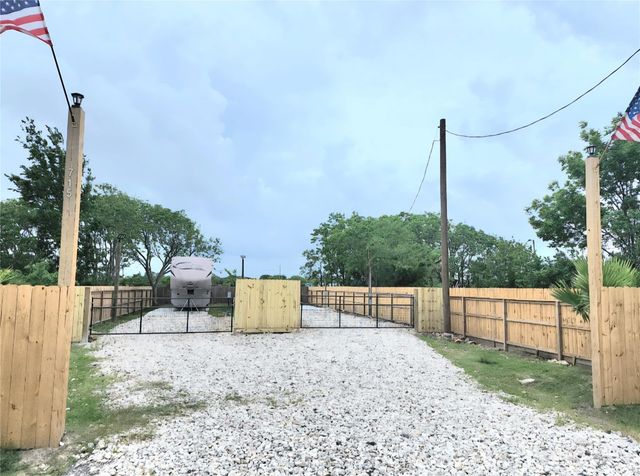 715 9th Street, San Leon, TX 77539