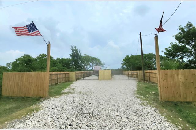 715 9th Street, San Leon, TX 77539