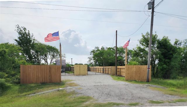 715 9th Street, San Leon, TX 77539