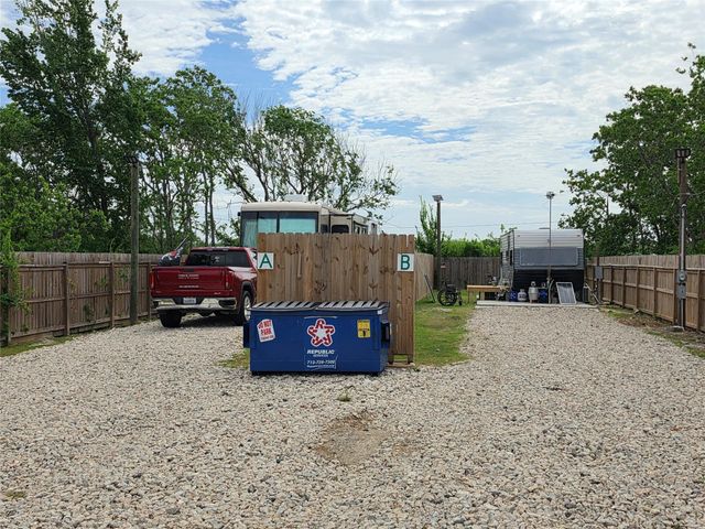 715 9th Street, San Leon, TX 77539