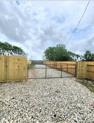 715 9th Street, San Leon, TX 77539