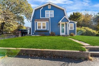 1052 Providence Rd, Northbridge, MA 01588