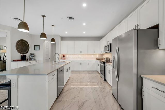 257 Indies DR E 202, Naples, FL 34114