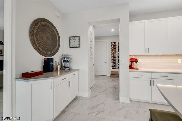 257 Indies DR E 202, Naples, FL 34114