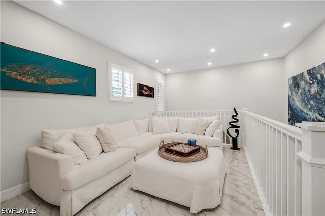 257 Indies DR E 202, Naples, FL 34114