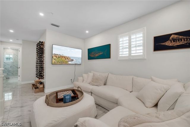 257 Indies DR E 202, Naples, FL 34114