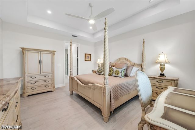 257 Indies DR E 202, Naples, FL 34114
