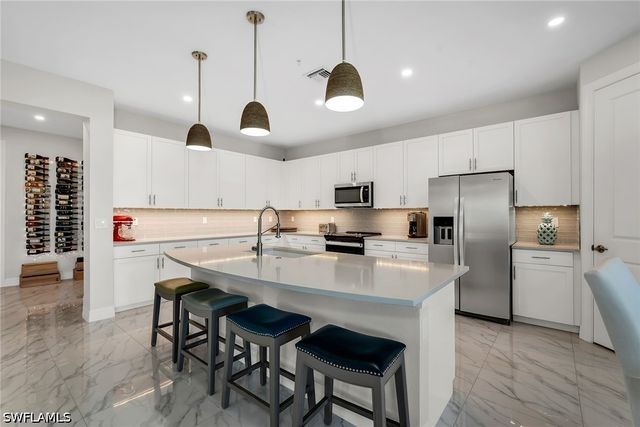 257 Indies DR E 202, Naples, FL 34114