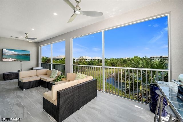 257 Indies DR E 202, Naples, FL 34114
